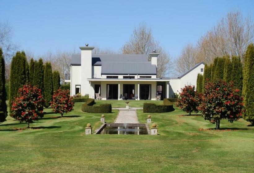 The Two Chimneys B&b 7