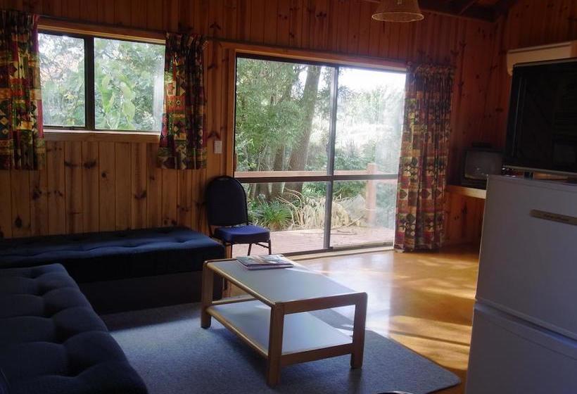 Ossies Motels And Chalets 12