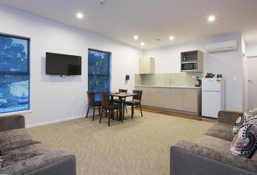 850 Cameron Motel 18