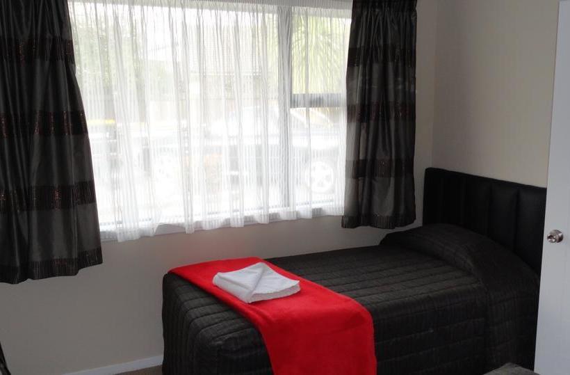 Aarburg Airport Motel 11