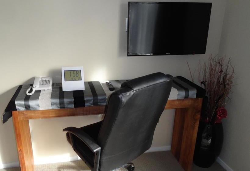 Aarburg Airport Motel 12