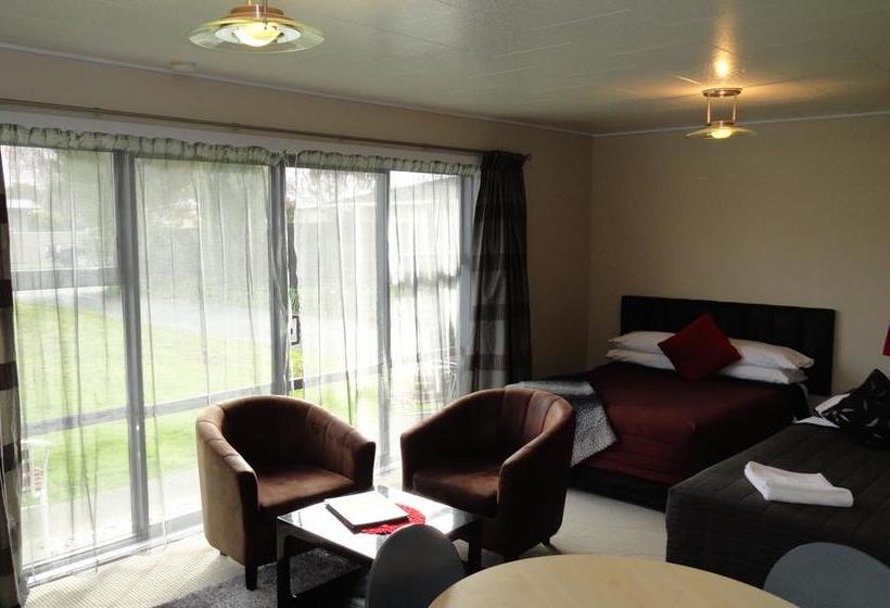 Aarburg Airport Motel 18