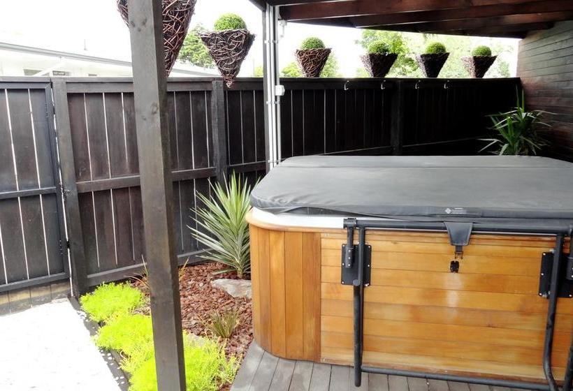 Aarburg Airport Motel 4