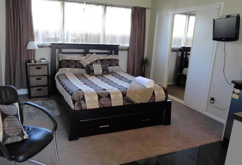 Aarburg Airport Motel 8