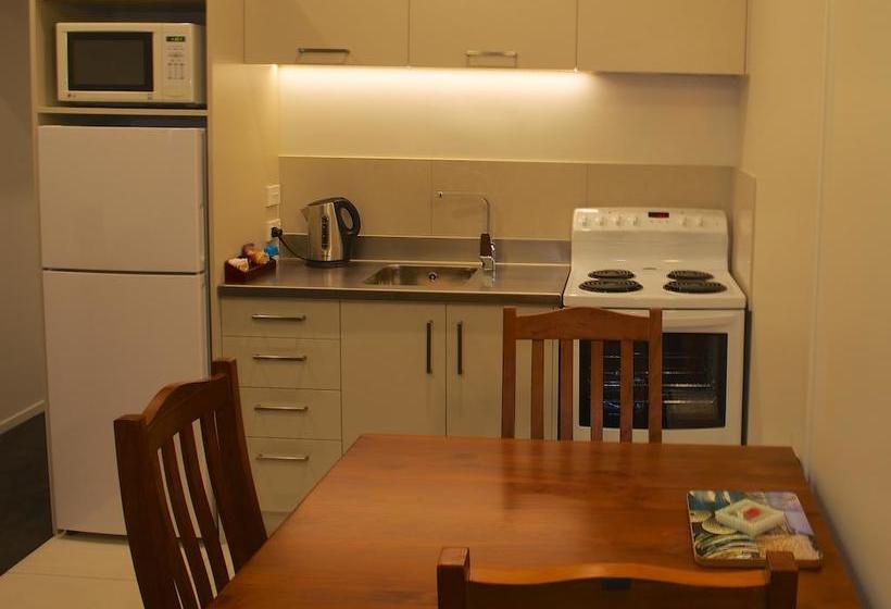 Motel Baileys At The Beach 11