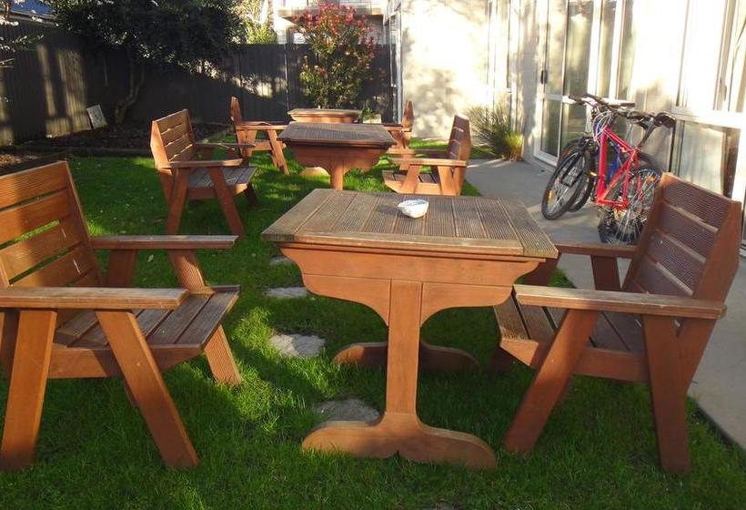 Hostel At The Right Place 14