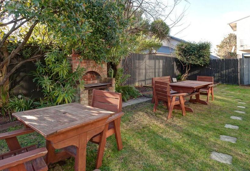 Hostel At The Right Place 2