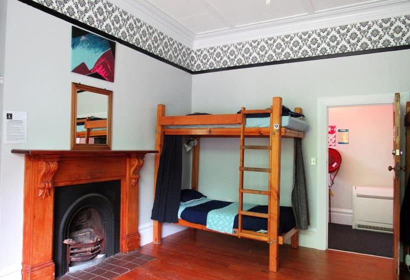 Hostel White Elephant Backpackers 6