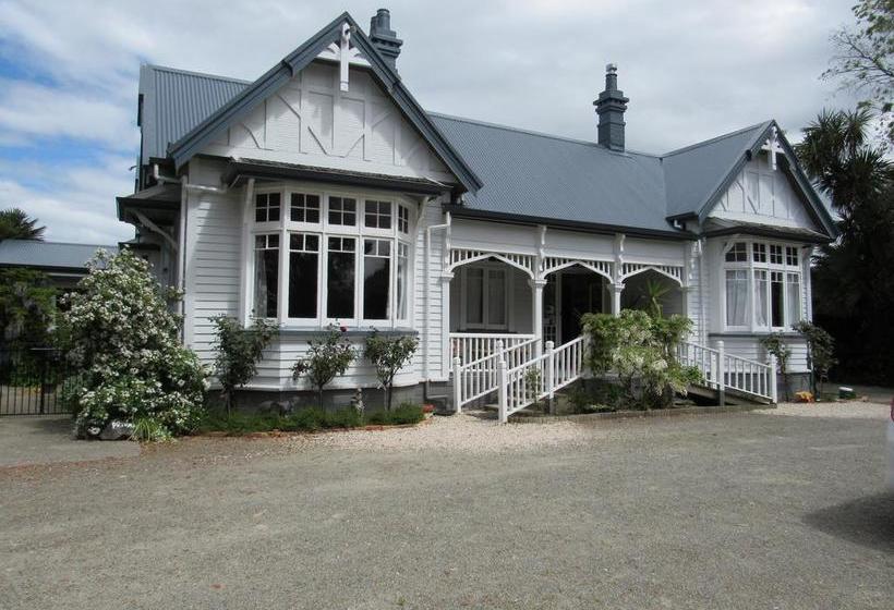 Hostel White Elephant Backpackers 7