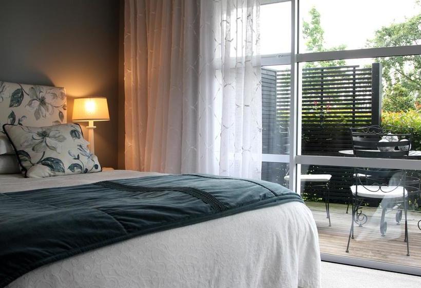 Bed and Breakfast Revive On Oakview Boutique Beauty And Accommodation 1