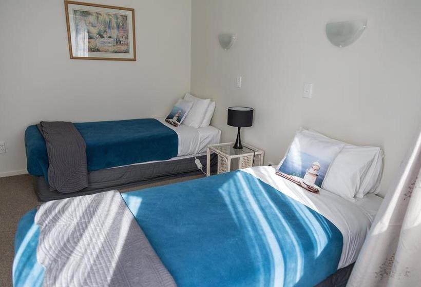Motel Waterfront Apartments Whitianga 10
