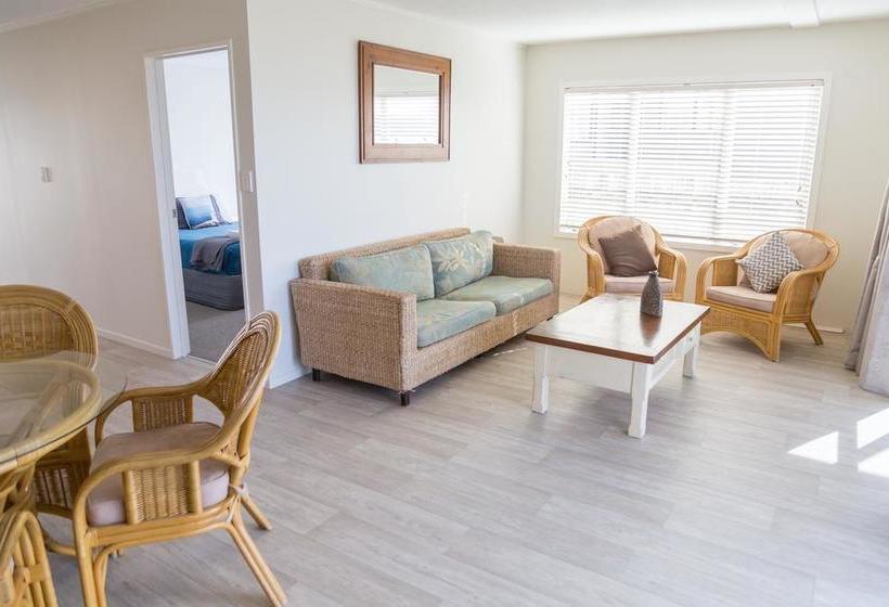 Motel Waterfront Apartments Whitianga 11