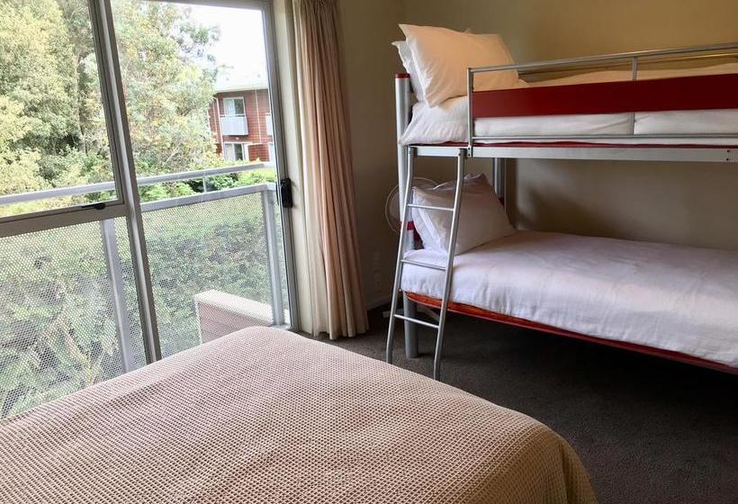 Motel Waterfront Apartments Whitianga 3