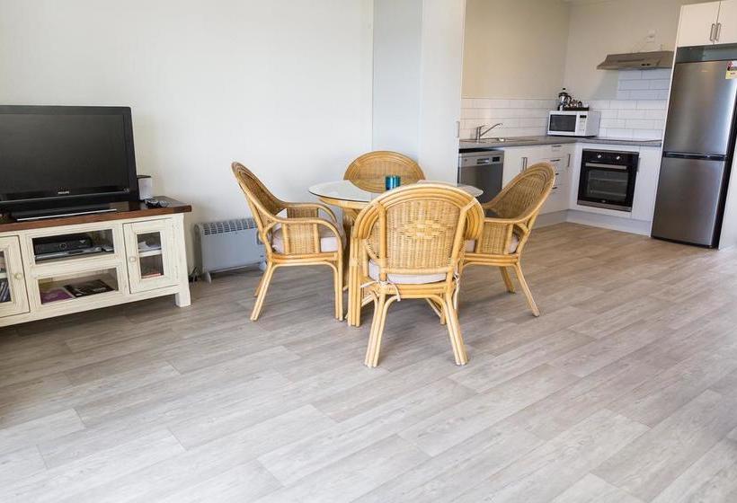 Motel Waterfront Apartments Whitianga 9