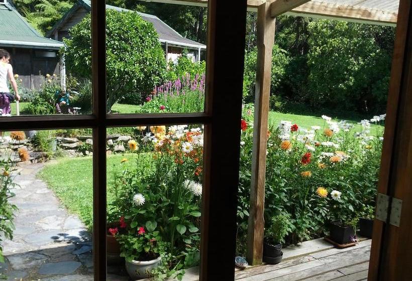 The Innlet Hostel And Cottages 11