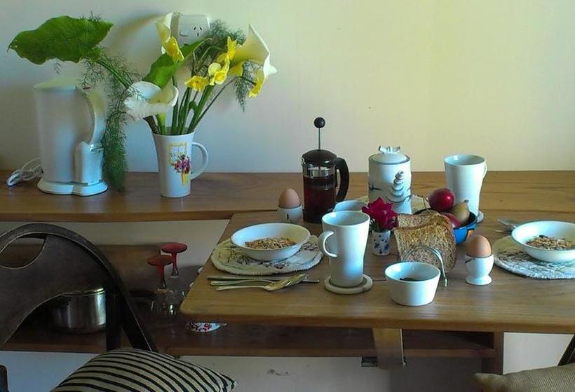 The Innlet Hostel And Cottages 12