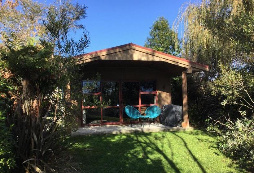 Motel The Rocks Chalets 14