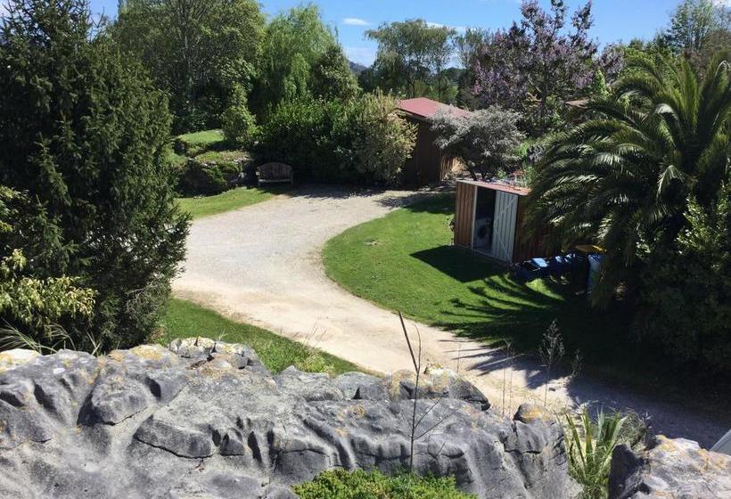 Motel The Rocks Chalets 7