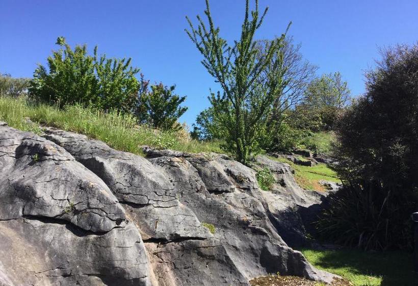 Motel The Rocks Chalets 8