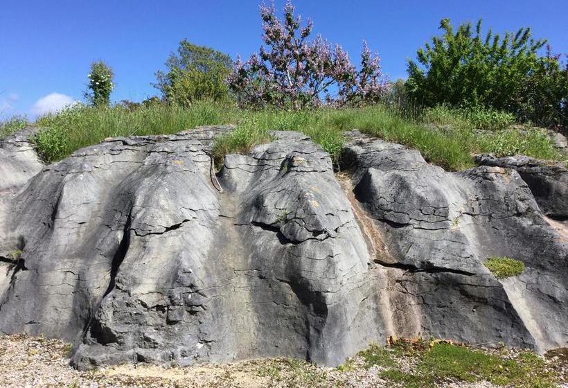 Motel The Rocks Chalets 9