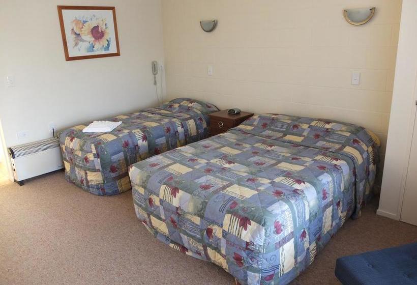 Colonial Court Motel 12