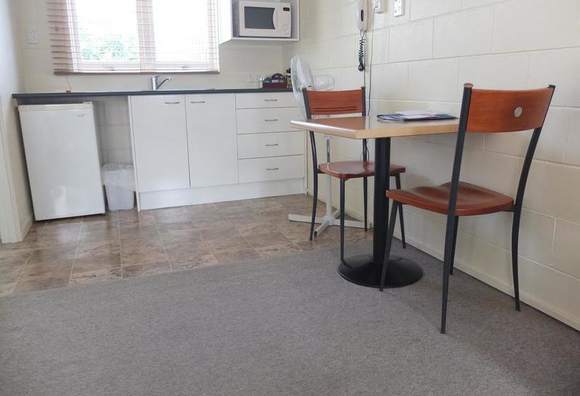 Colonial Court Motel 17