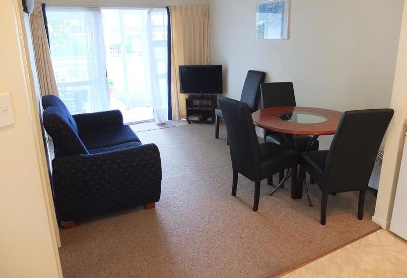 Colonial Court Motel 19