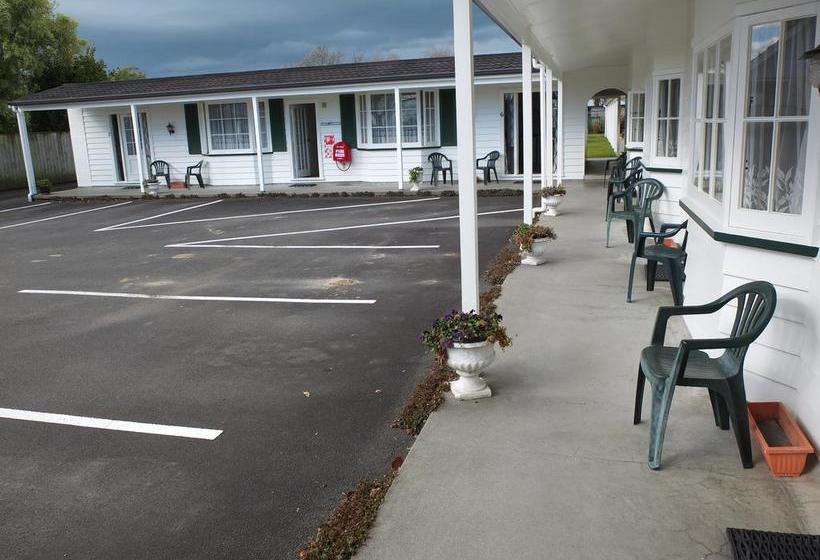 Colonial Court Motel 2