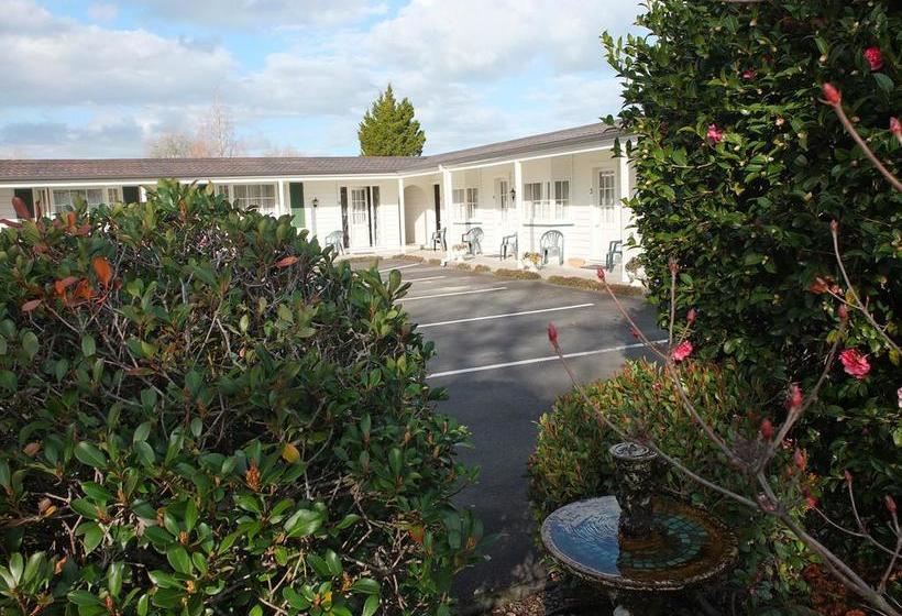 Colonial Court Motel 5