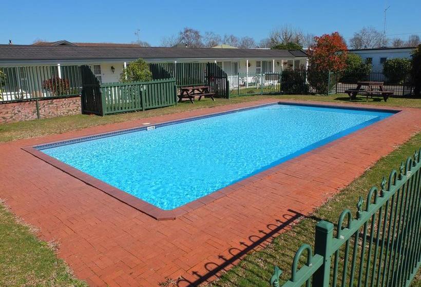 Colonial Court Motel 7