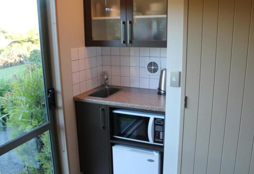 Omau Settlers Lodge Motel 6