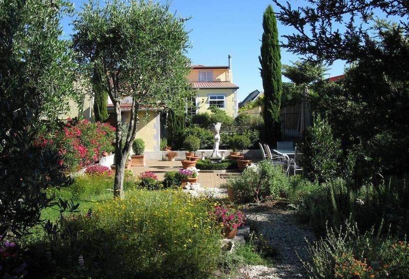 Beachside Villas Motel 16