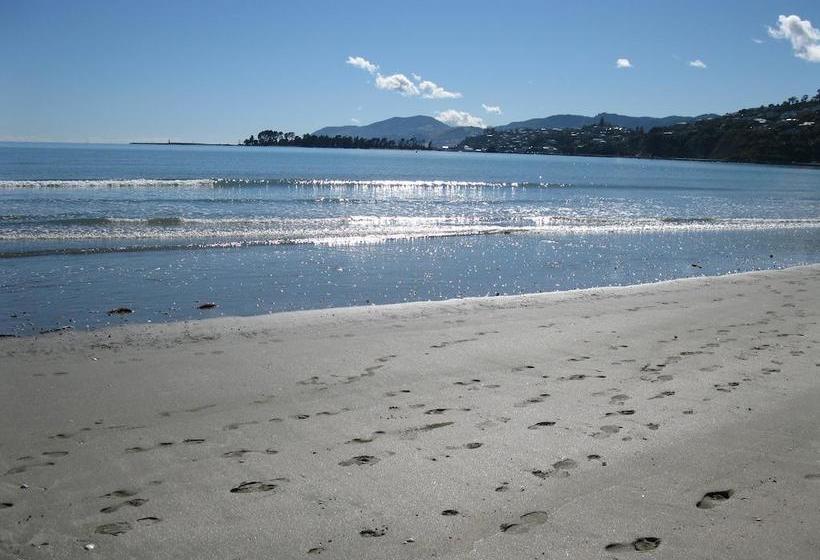 Beachside Villas Motel 18