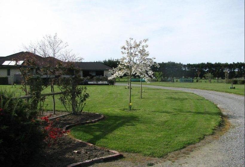 Cricklewood House Bed & Breakfast 1