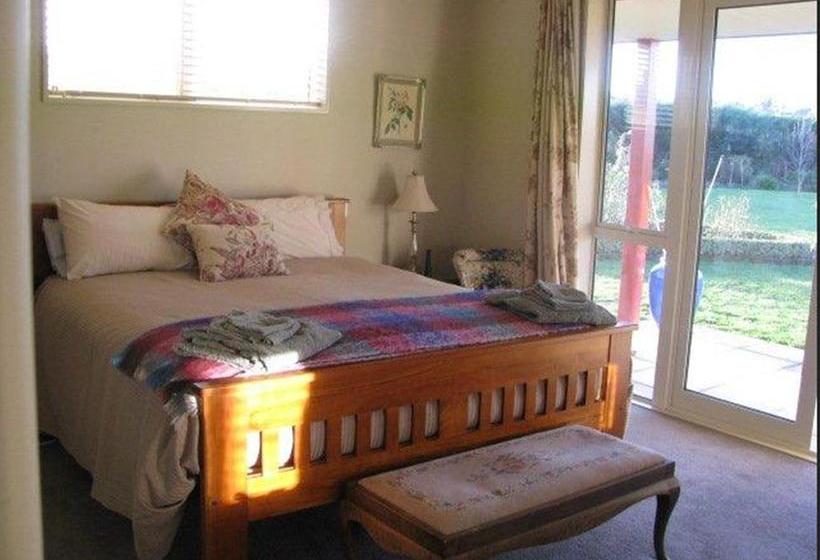 Cricklewood House Bed & Breakfast 14
