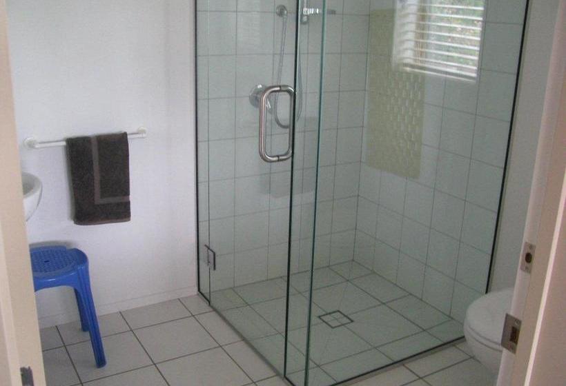 Cricklewood House Bed & Breakfast 15