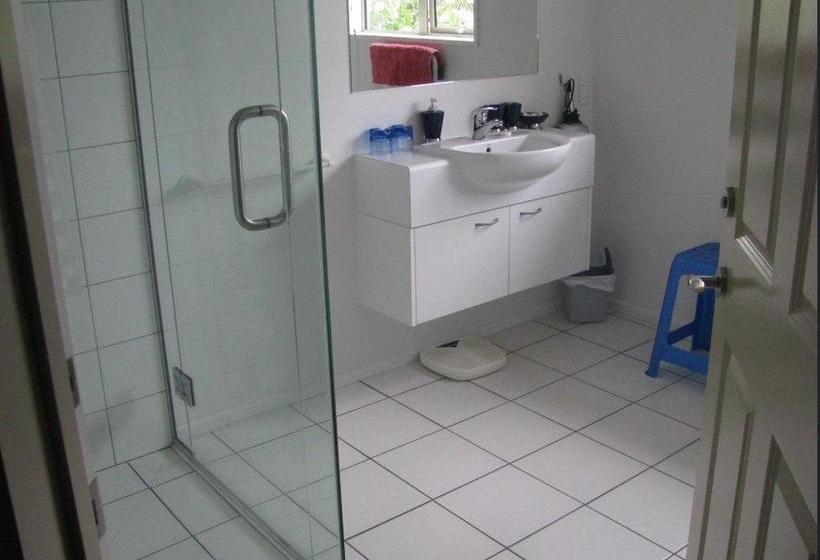 Cricklewood House Bed & Breakfast 17