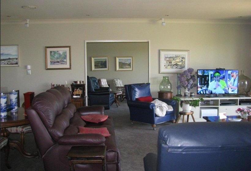 Cricklewood House Bed & Breakfast 4