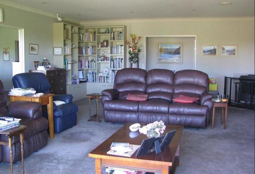 Cricklewood House Bed & Breakfast 5