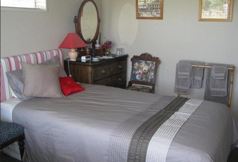 Cricklewood House Bed & Breakfast 7