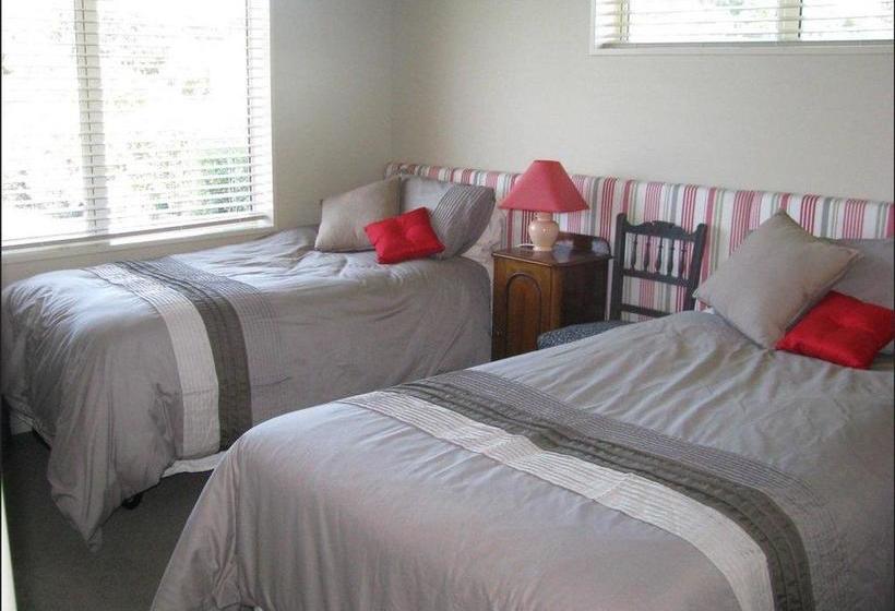 Cricklewood House Bed & Breakfast 8