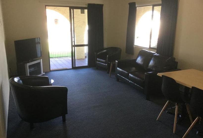 Motel Captains Quarters Motor Inn 11