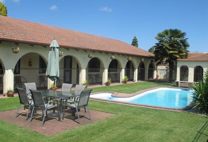 Motel Captains Quarters Motor Inn 6