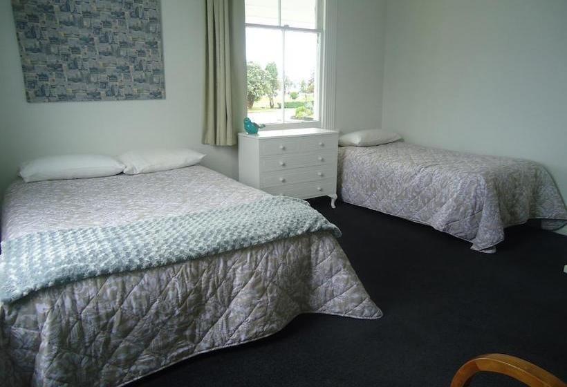 Tripinn Hostel Backpackers Yha 19