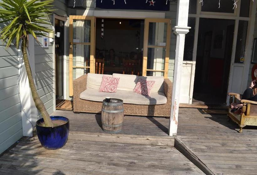 Hostel Worldwide Backpackers 1