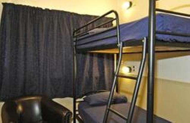 Hostel Worldwide Backpackers 12