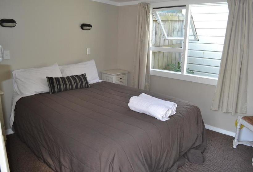 Hostel Worldwide Backpackers 2