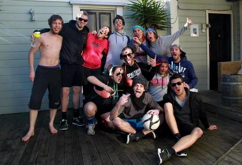 Hostel Worldwide Backpackers 8