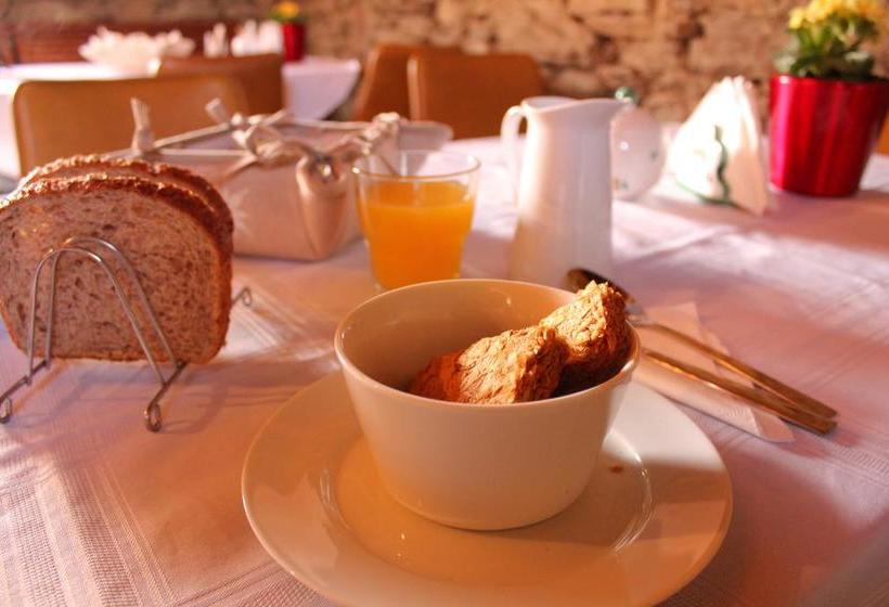 Antique Lodge Motel 8