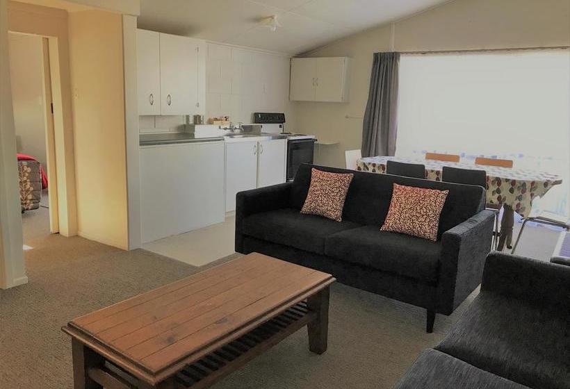 Anderson Park Motel 5